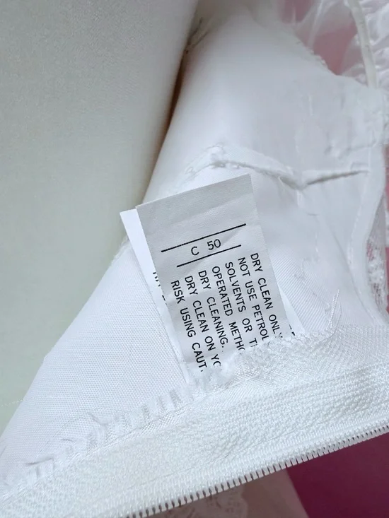 Elegant White Vintage Lace Ballgown Wedding Dress - Picture 14 of 15